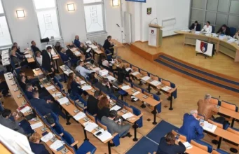 Opozicija upozorava: Trojka “vara građane” i želi zadržati Vladu KS u tehničkom mandatu