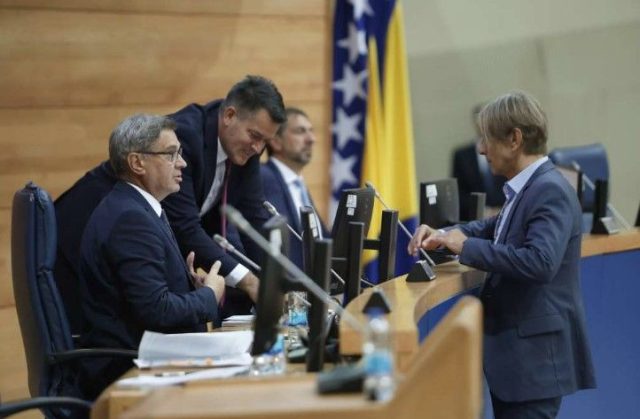 Odbijena hitna procedura za zakon o zabrani NDH