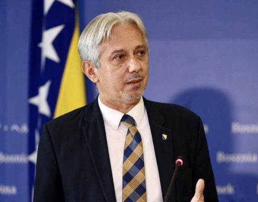 Kovačević tvrdi da je Schmidt rušio demokratiju u koordinaciji sa Zagrebom