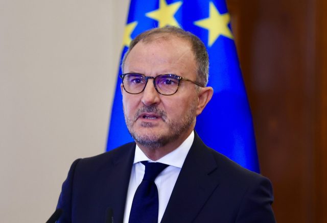Soreca poručio da građani trpe zbog neefikasnosti političara