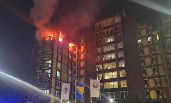 Optuženo sedam osoba zbog požara u Domu penzionera Tuzla: Tužilaštvo tvrdi da su propusti doveli do smrti 15 korisnika